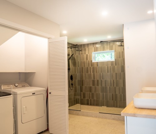Salle de bains - 317 388E Avenue, Saint-Hippolyte, QC - Indoor Photo Showing Laundry Room
