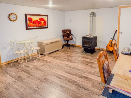 Salle familiale - 382 Ch. Du Lac-Long, Blue Sea, QC - Indoor