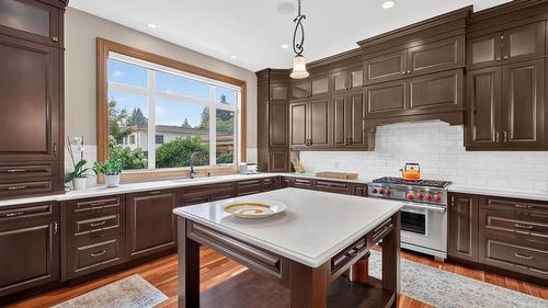 523 Metcalfe Avenue, Kelowna, BC - Indoor Photo Showing Kitchen With Upgraded Kitchen