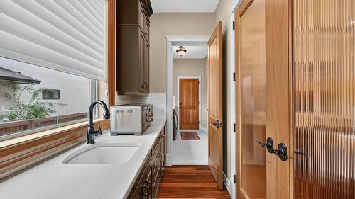 523 Metcalfe Avenue, Kelowna, BC - Indoor