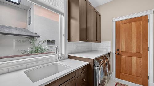 523 Metcalfe Avenue, Kelowna, BC - Indoor Photo Showing Laundry Room