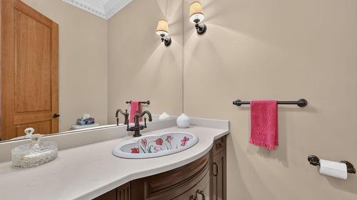 523 Metcalfe Avenue, Kelowna, BC - Indoor Photo Showing Bathroom