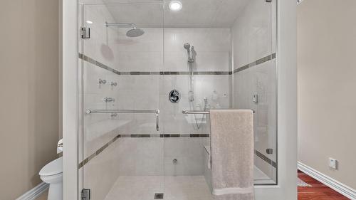523 Metcalfe Avenue, Kelowna, BC - Indoor Photo Showing Bathroom