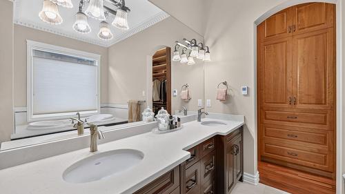 523 Metcalfe Avenue, Kelowna, BC - Indoor Photo Showing Bathroom