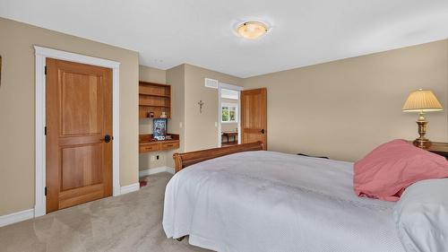 523 Metcalfe Avenue, Kelowna, BC - Indoor Photo Showing Bedroom