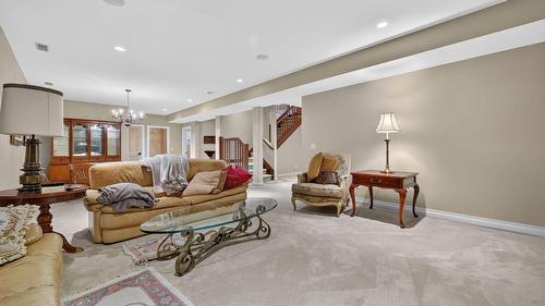 523 Metcalfe Avenue, Kelowna, BC - Indoor Photo Showing Living Room