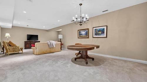 523 Metcalfe Avenue, Kelowna, BC - Indoor Photo Showing Other Room
