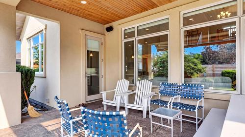 523 Metcalfe Avenue, Kelowna, BC - Outdoor With Deck Patio Veranda