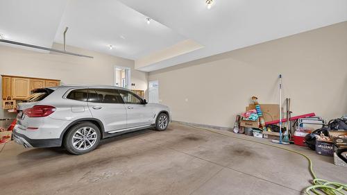 523 Metcalfe Avenue, Kelowna, BC - Indoor Photo Showing Garage