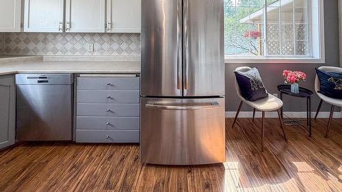 1021 15Th Avenue, Cranbrook, BC - Indoor Photo Showing Kitchen