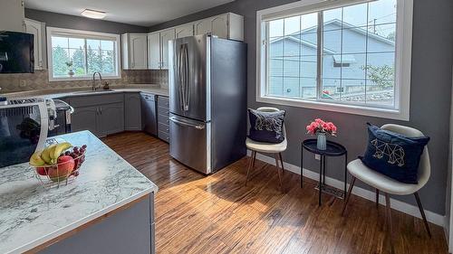 1021 15Th Avenue, Cranbrook, BC - Indoor Photo Showing Kitchen