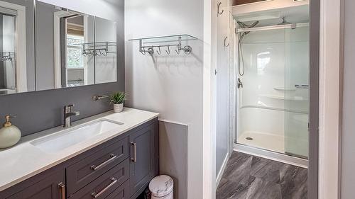 1021 15Th Avenue, Cranbrook, BC - Indoor Photo Showing Bathroom