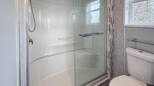 1021 15Th Avenue, Cranbrook, BC - Indoor Photo Showing Bathroom