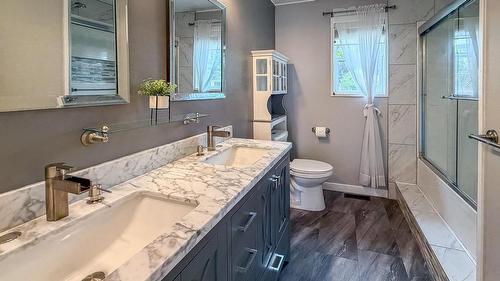 1021 15Th Avenue, Cranbrook, BC - Indoor Photo Showing Bathroom