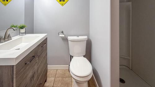 1021 15Th Avenue, Cranbrook, BC - Indoor Photo Showing Bathroom