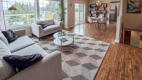 1021 15Th Avenue, Cranbrook, BC - Indoor Photo Showing Living Room
