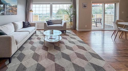 1021 15Th Avenue, Cranbrook, BC - Indoor Photo Showing Living Room