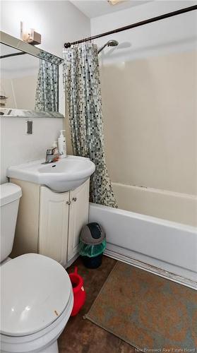 42 Railway, Moncton, NB - Indoor Photo Showing Bathroom