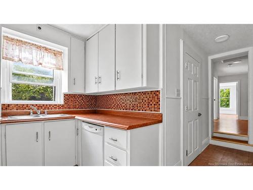 42 Railway, Moncton, NB - Indoor Photo Showing Kitchen