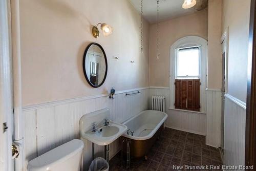 406-408 Algonquin Pl, Saint John, NB - Indoor Photo Showing Bathroom