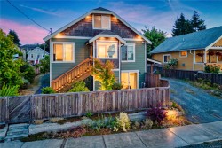 726 Haliburton St Nanaimo, BC V9R 4W7
