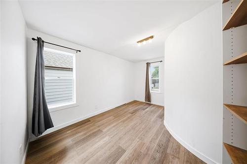 604 Union Ave, Winnipeg, MB - Indoor Photo Showing Other Room