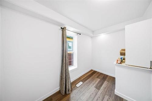 604 Union Ave, Winnipeg, MB - Indoor Photo Showing Other Room