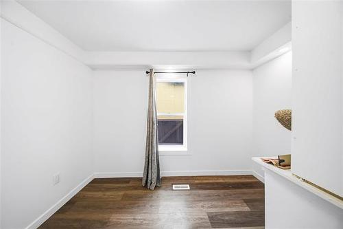 604 Union Ave, Winnipeg, MB - Indoor Photo Showing Other Room