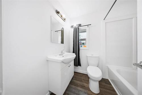 604 Union Ave, Winnipeg, MB - Indoor Photo Showing Bathroom