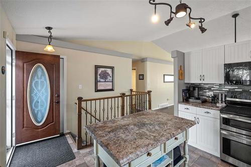 159 Trudell Bay, Winnipeg, MB - Indoor Photo Showing Kitchen