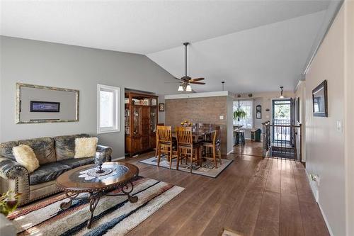 159 Trudell Bay, Winnipeg, MB - Indoor Photo Showing Living Room
