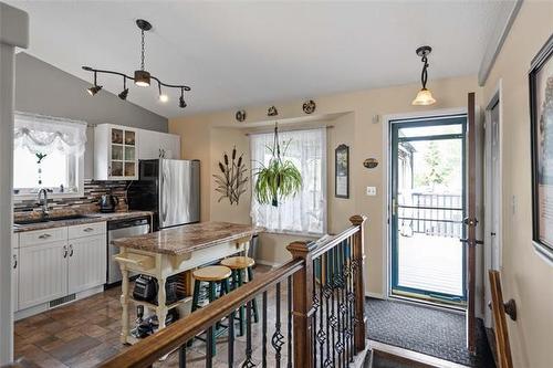 159 Trudell Bay, Winnipeg, MB - Indoor Photo Showing Kitchen