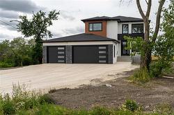 416 Dodds RD Headingley, MB R4H 1H5