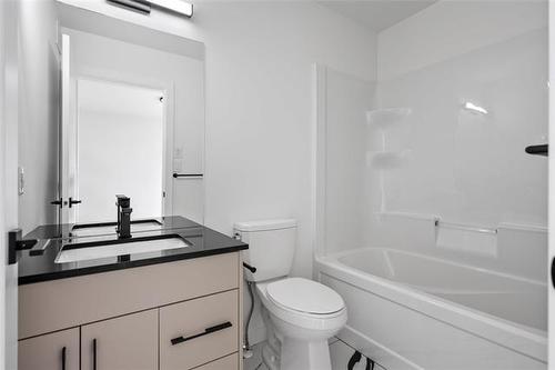 416 Dodds Rd, Headingley, MB - Indoor Photo Showing Bathroom