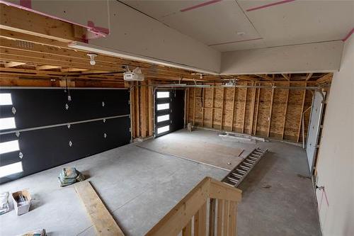 416 Dodds Rd, Headingley, MB - Indoor Photo Showing Garage