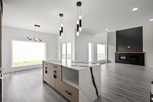 416 Dodds Rd, Headingley, MB - Indoor Photo Showing Kitchen