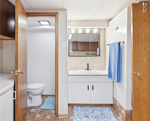 1111 Rothesay St, Winnipeg, MB - Indoor Photo Showing Bathroom