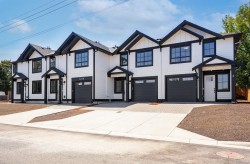 #4-4068 Tuxedo Dr Saanich, BC V8X 2L3