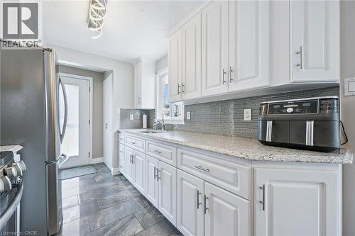 847 Doon Village Road, Kitchener, ON - Indoor Photo Showing Kitchen