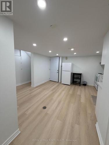 BSMT - 21A LAMBTON AVENUE , Toronto, Ontario M6N 2S2 3