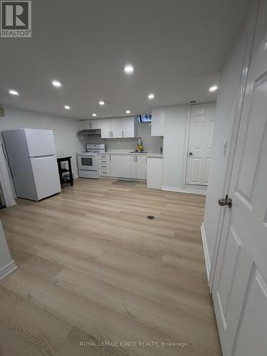 BSMT - 21A LAMBTON AVENUE , Toronto, Ontario M6N 2S2 5