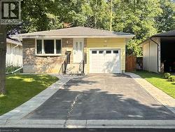 510 OAKRIDGE Point  Waterloo, ON N2L 4P2
