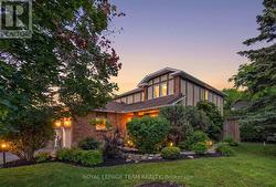 11 FESSENDEN WAY N  Ottawa, ON K2L 3L1