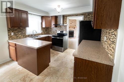 3301 Cambourne Crescent, Mississauga, ON - Indoor Photo Showing Kitchen With Fireplace With Double Sink