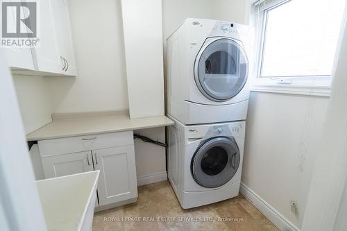 3301 Cambourne Crescent, Mississauga, ON - Indoor Photo Showing Laundry Room