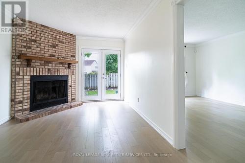 3301 Cambourne Crescent, Mississauga, ON - Indoor Photo Showing Living Room With Fireplace