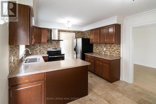 3301 Cambourne Crescent, Mississauga, ON - Indoor Photo Showing Kitchen With Double Sink