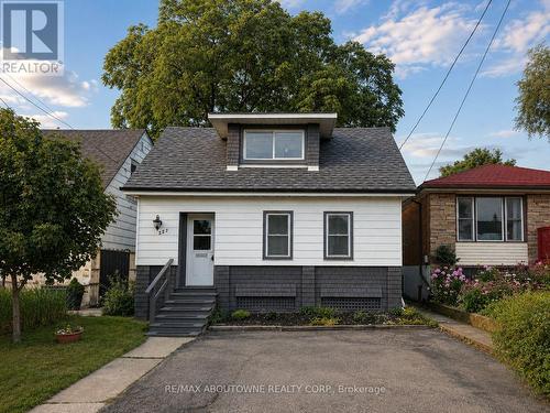 227 EAST 23RD STREET  Hamilton, ON L8V 2X2