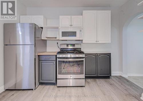 227 East 23Rd Street, Hamilton, ON - Indoor Photo Showing Kitchen