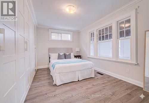 227 East 23Rd Street, Hamilton, ON - Indoor Photo Showing Bedroom